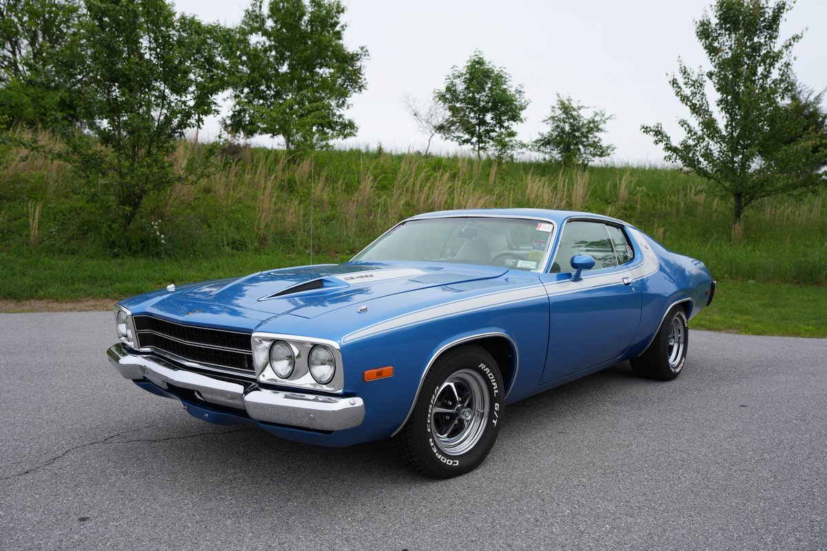Plymouth-Road-Runner-1973-Fastback-1