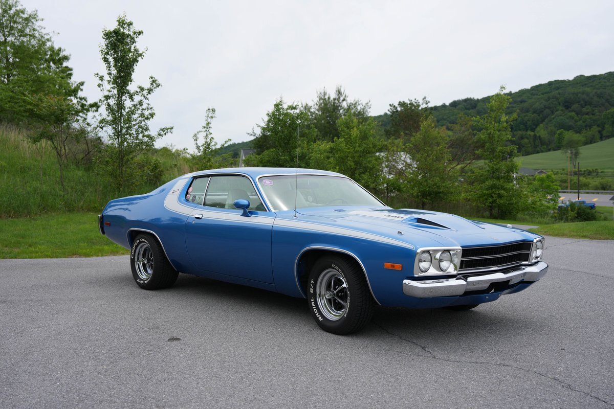 Plymouth-Road-Runner-1973-Fastback-10