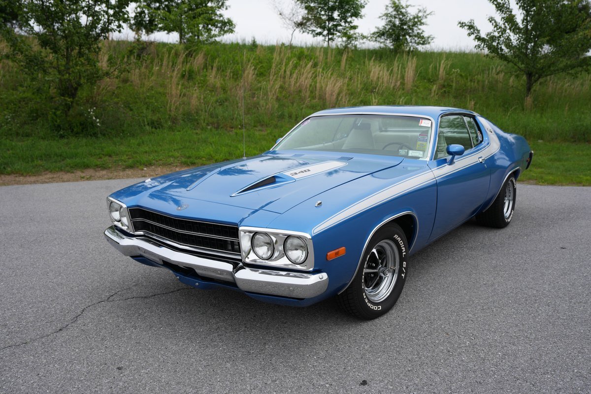 Plymouth-Road-Runner-1973-Fastback-13