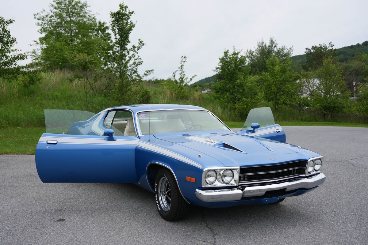 Plymouth-Road-Runner-1973-Fastback-34