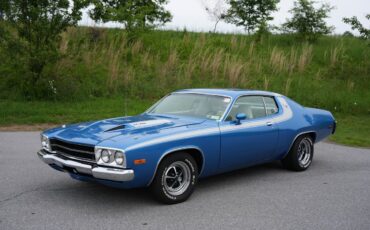 Plymouth-Road-Runner-1973-Fastback