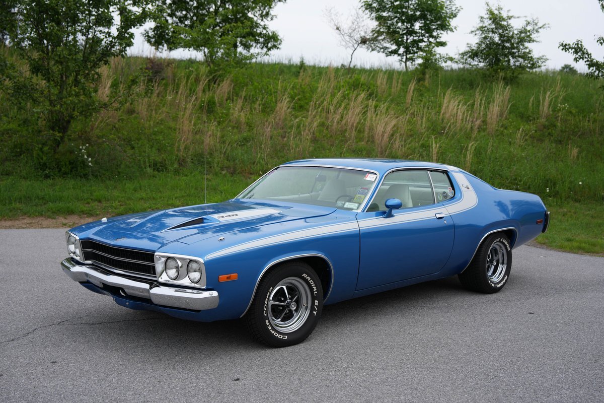 Plymouth-Road-Runner-1973-Fastback