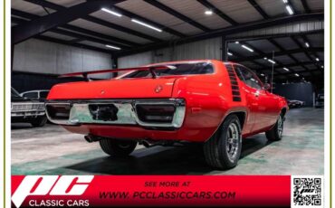 Plymouth-Road-runner-1972-red