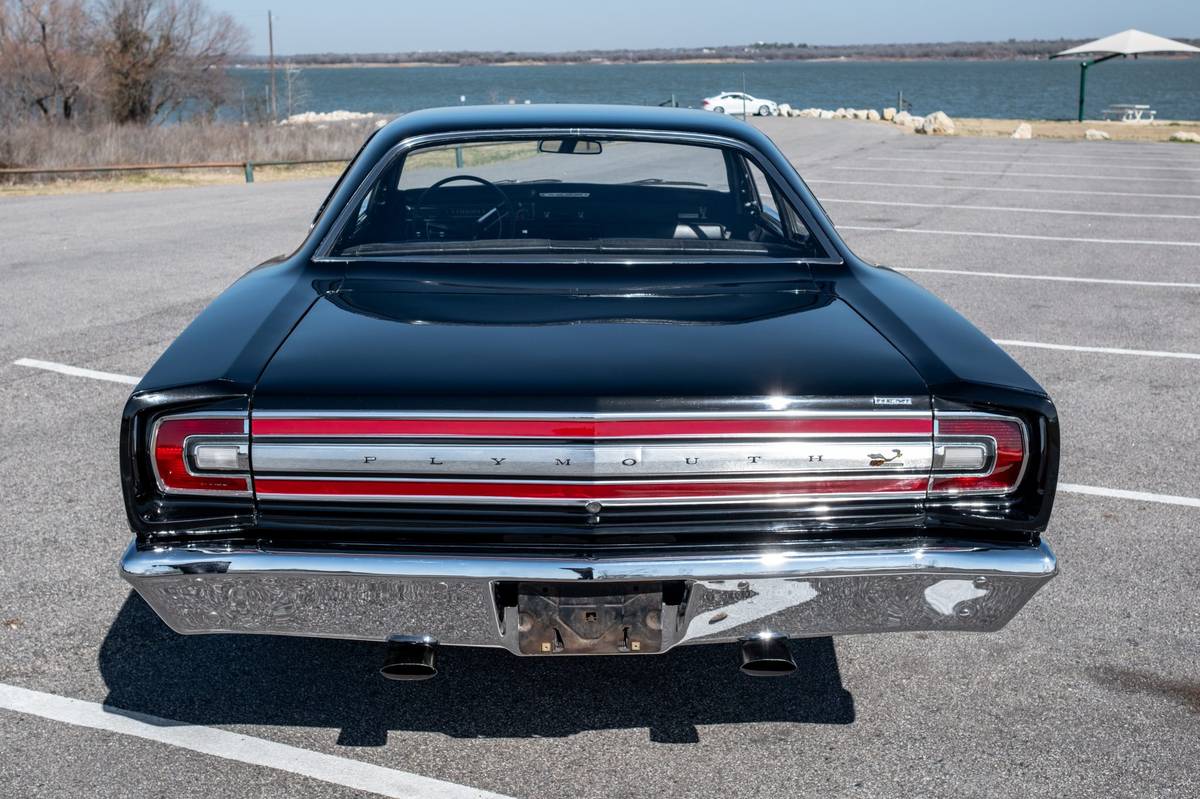 Plymouth-Roadrunner-1968-black-1