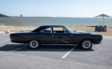 Plymouth-Roadrunner-1968-black-2