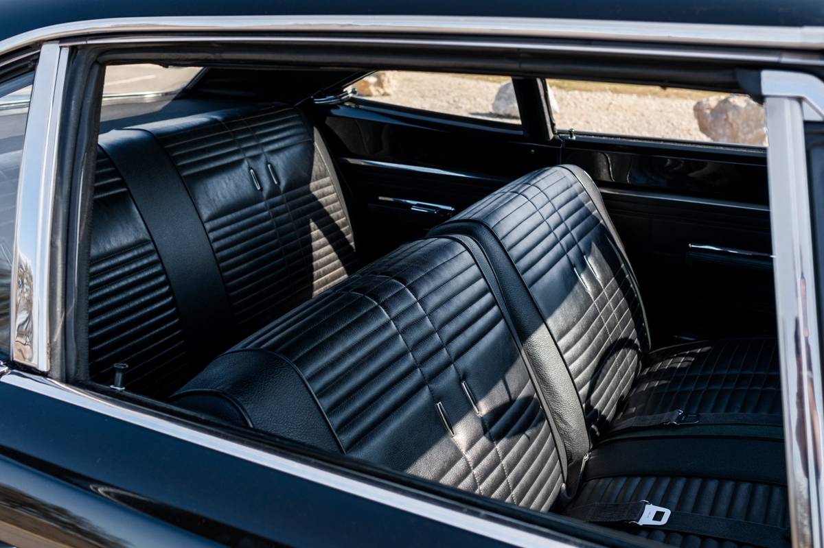 Plymouth-Roadrunner-1968-black-4