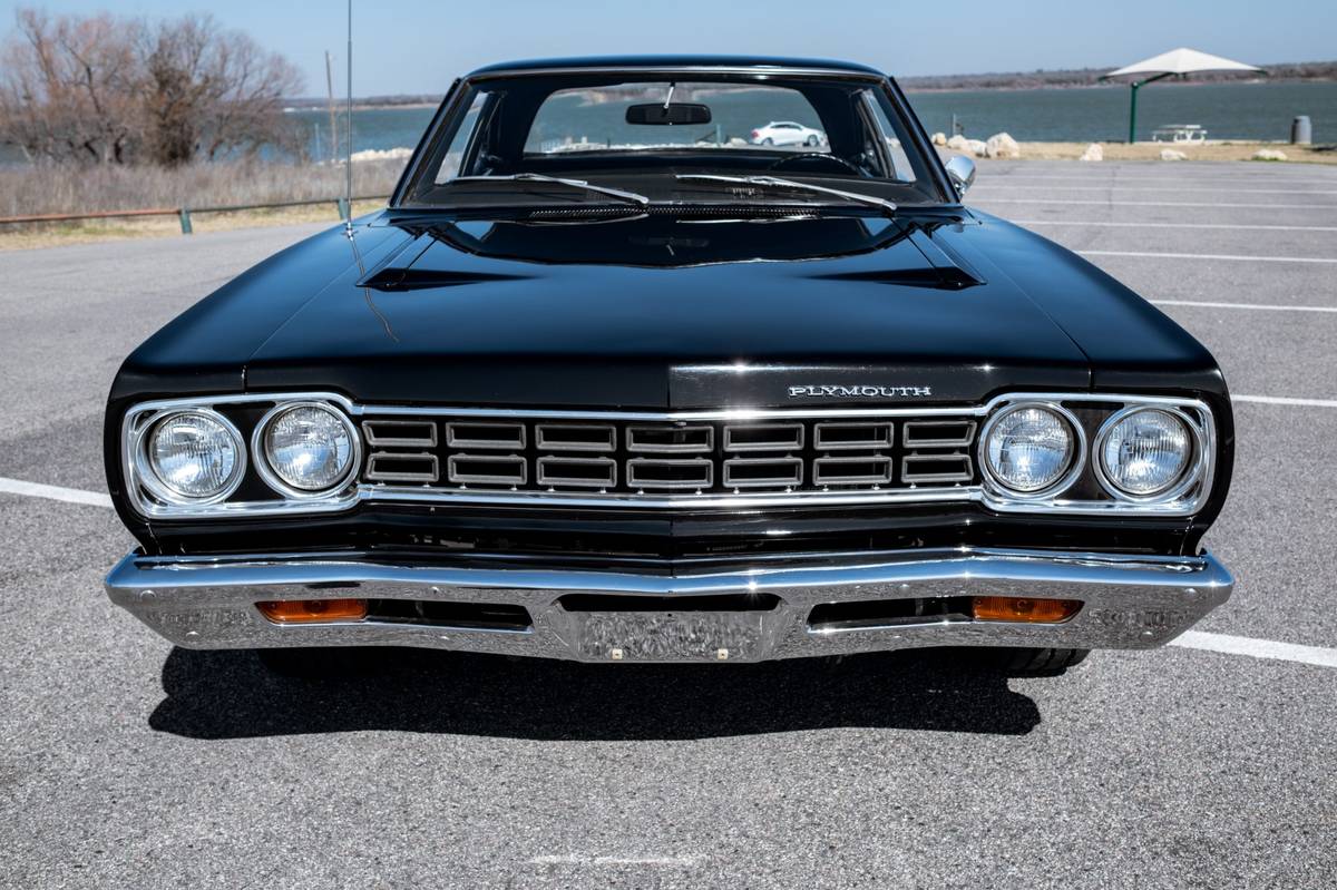 Plymouth-Roadrunner-1968-black