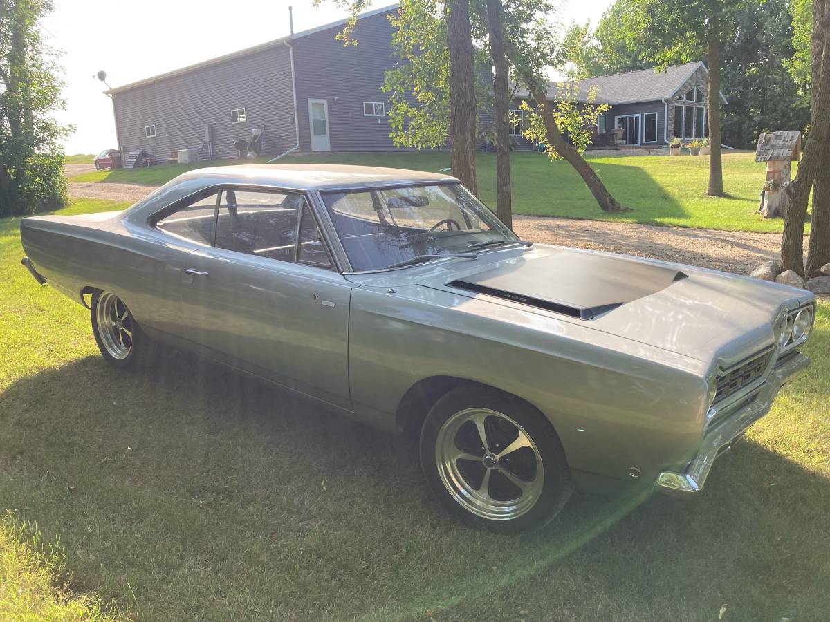 Plymouth-Roadrunner-1968-silver-4
