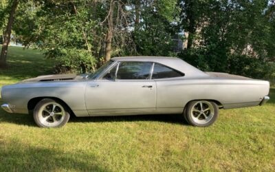 Plymouth Roadrunner  1968 silver