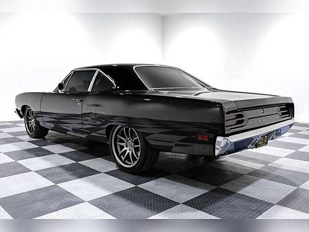 Plymouth-Roadrunner-1970-black-5