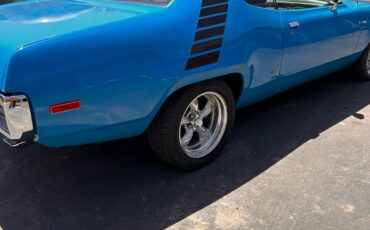 Plymouth-Roadrunner-1972-3