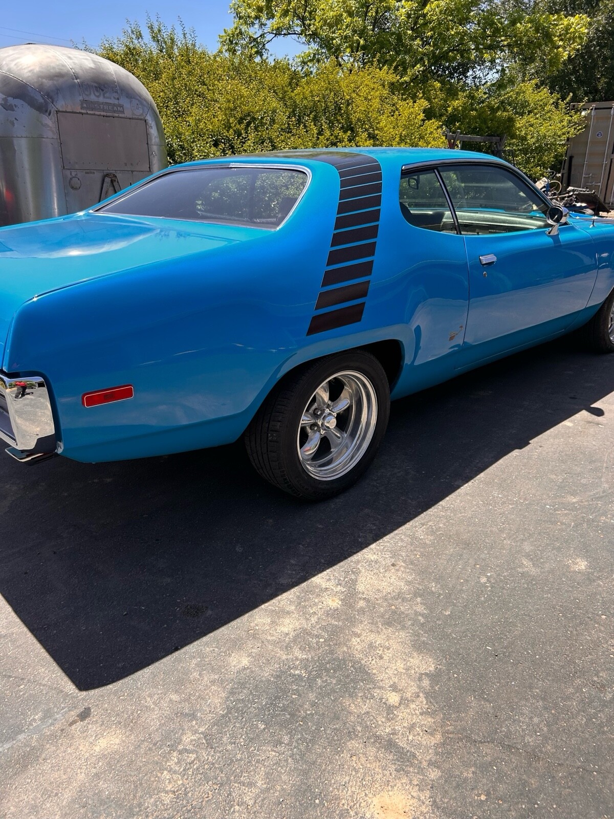 Plymouth-Roadrunner-1972-3