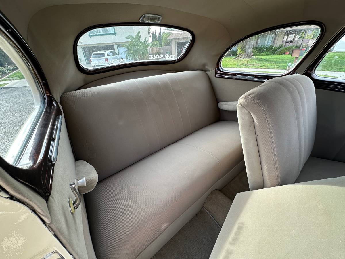 Plymouth-Special-deluxe-1949-custom-22