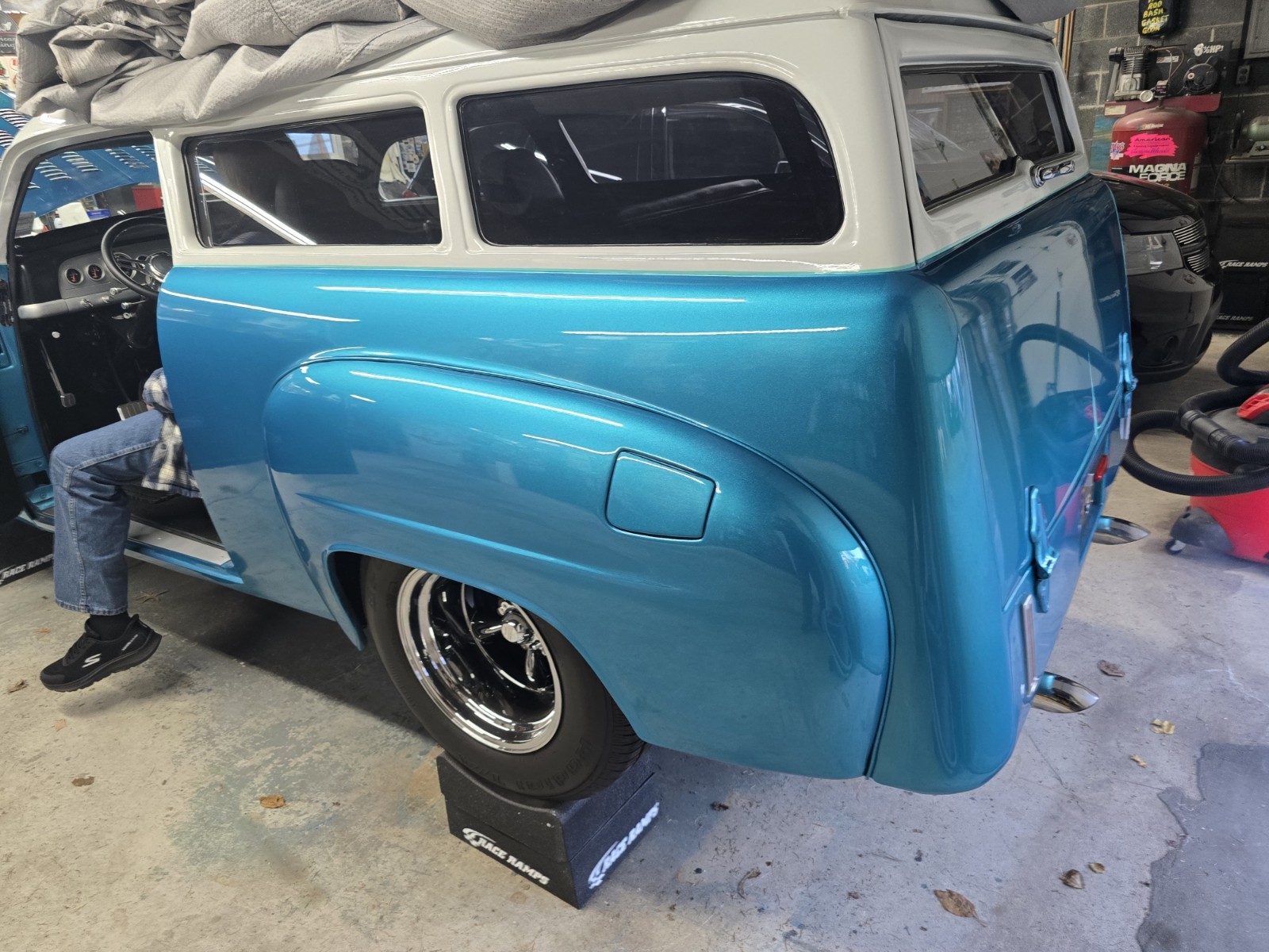 Plymouth-Suburban-1950-Wagon-3
