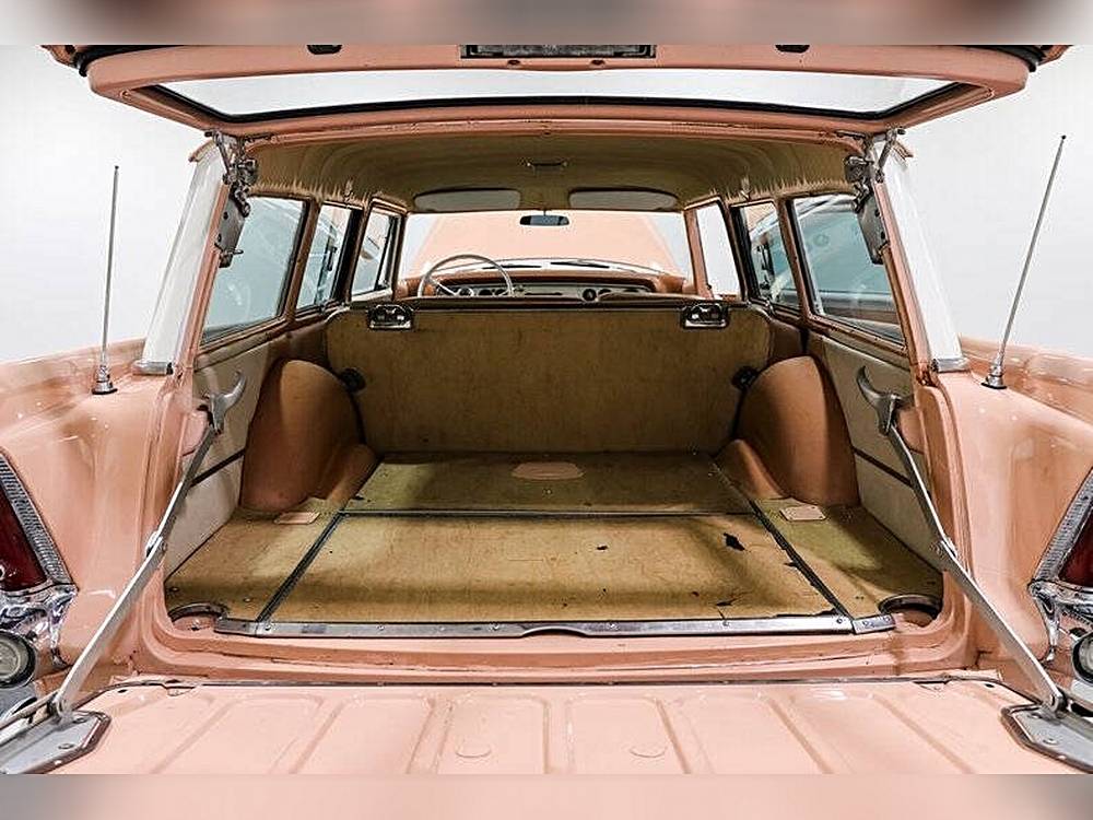 Plymouth-Suburban-sport-1956-custom-17