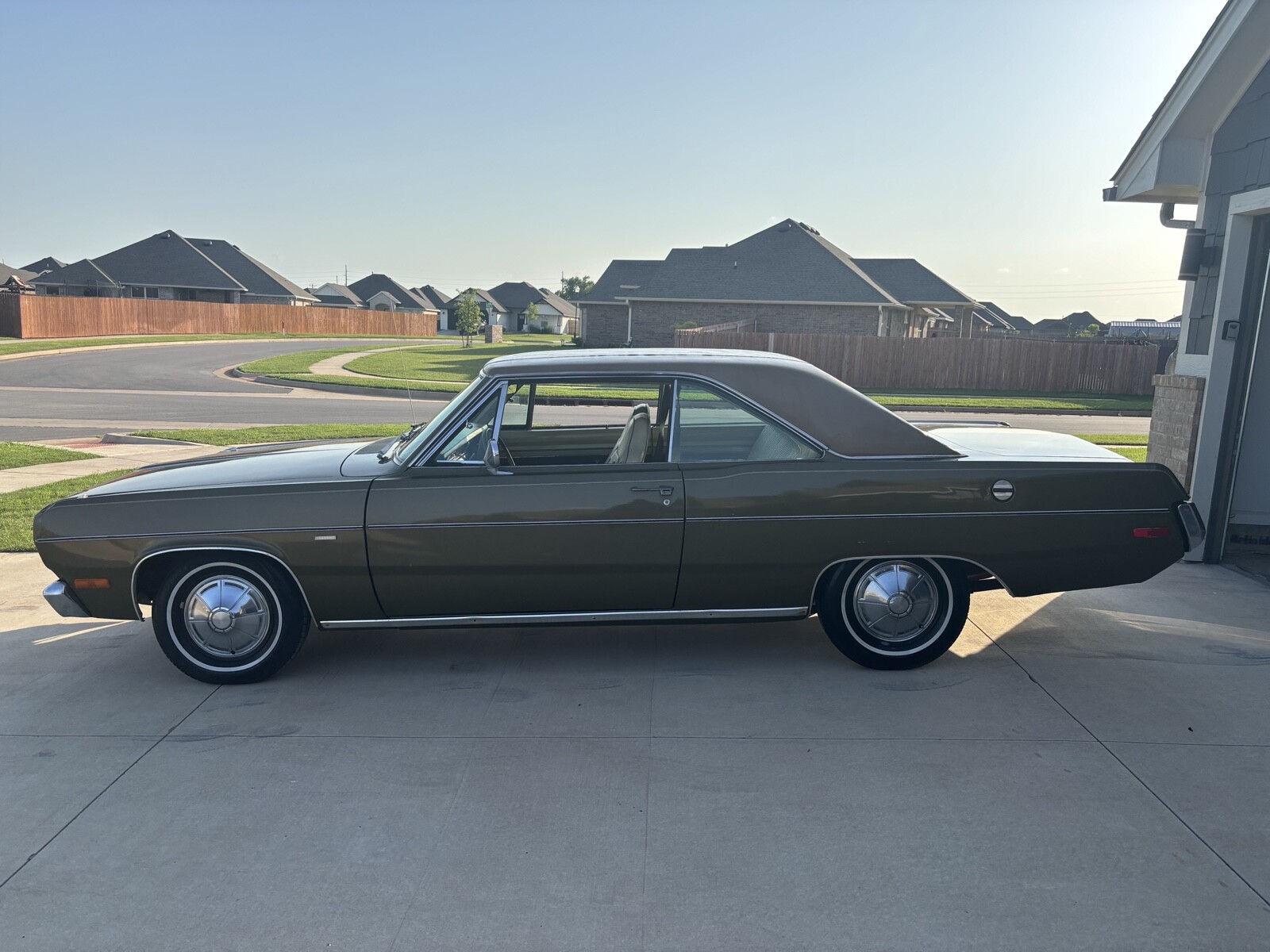 Plymouth-Valiant-1972-Coupe-2