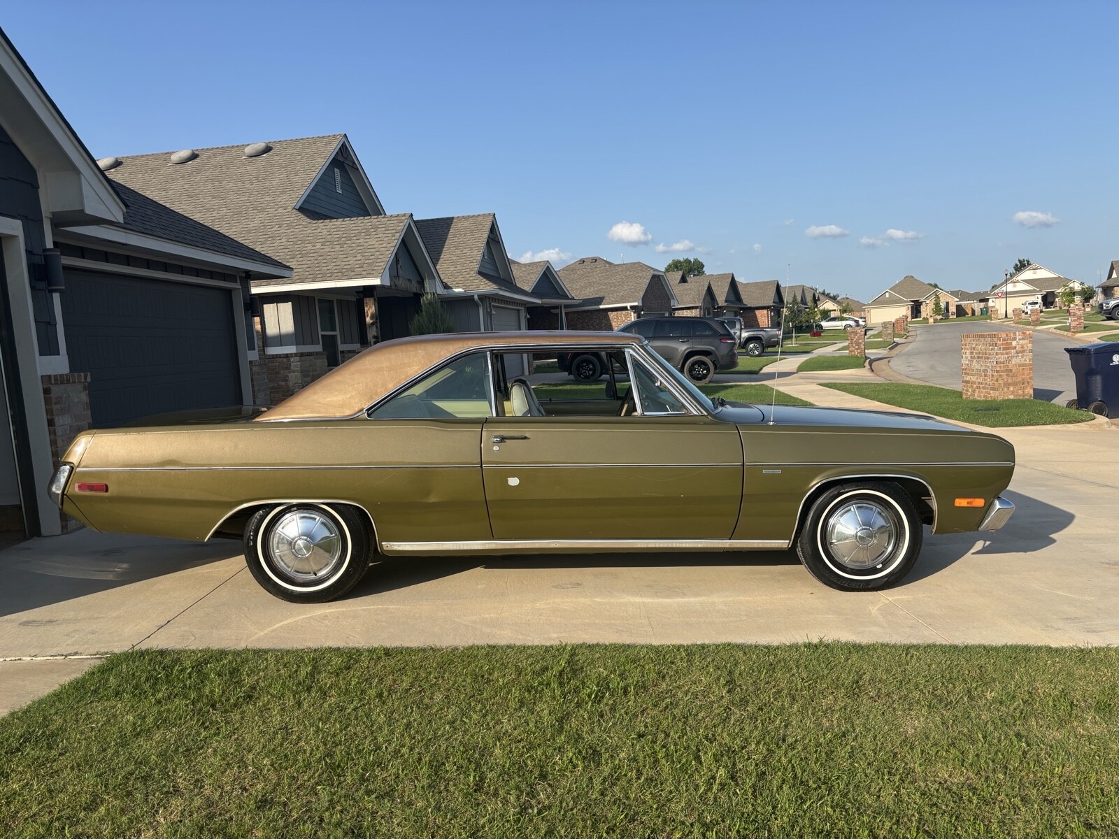 Plymouth-Valiant-1972-Coupe