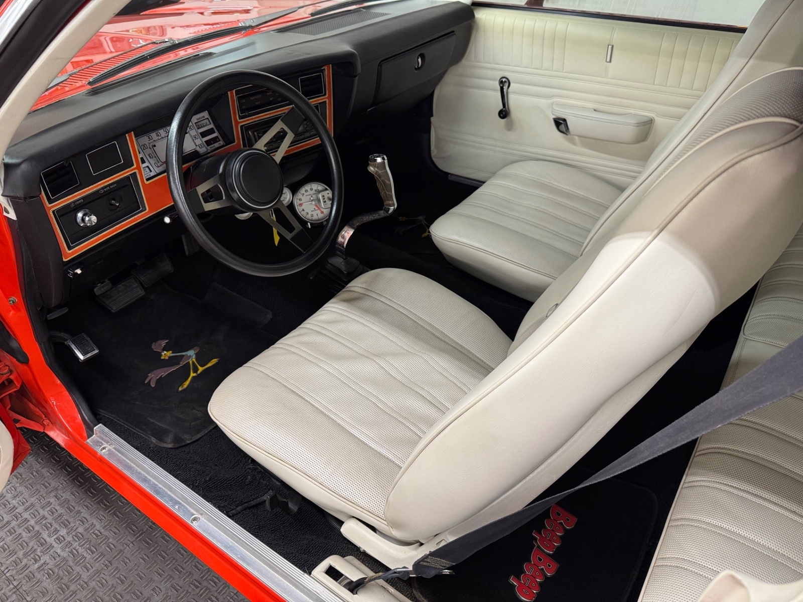 Plymouth-Volare-1977-16