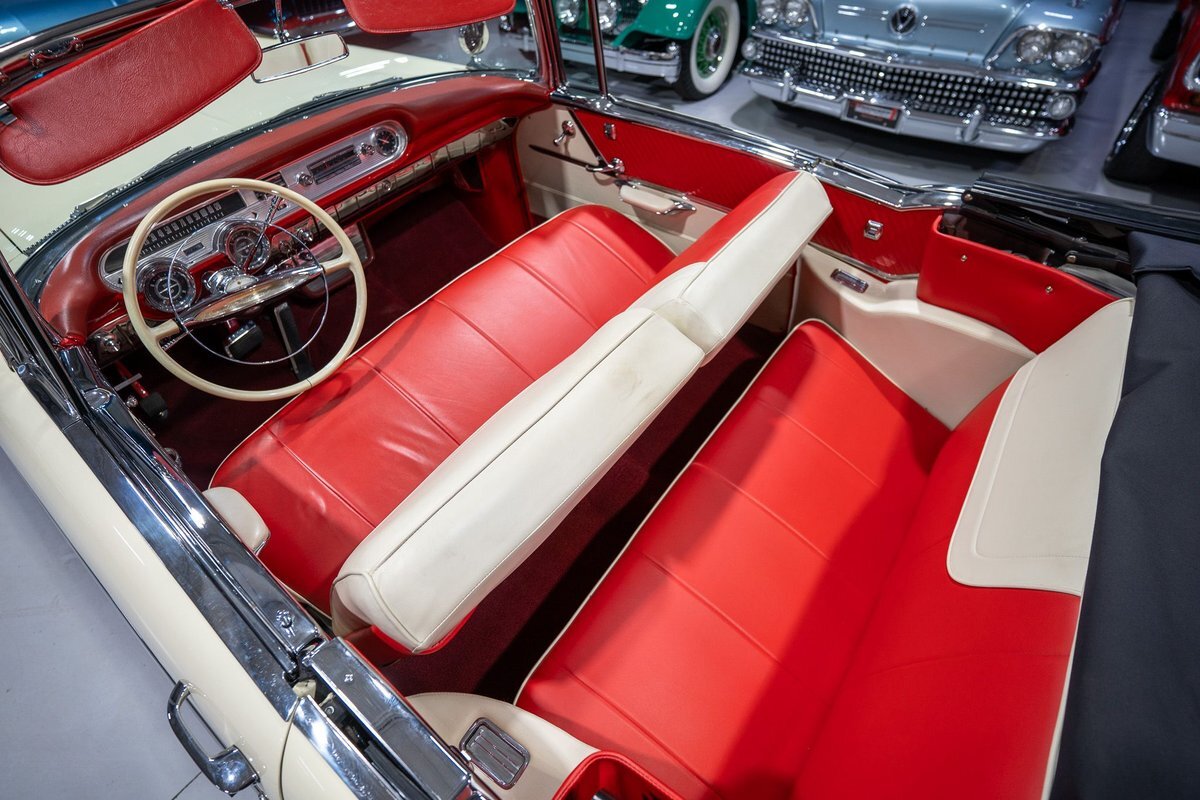 Pontiac-Bonneville-1957-Convertible-1