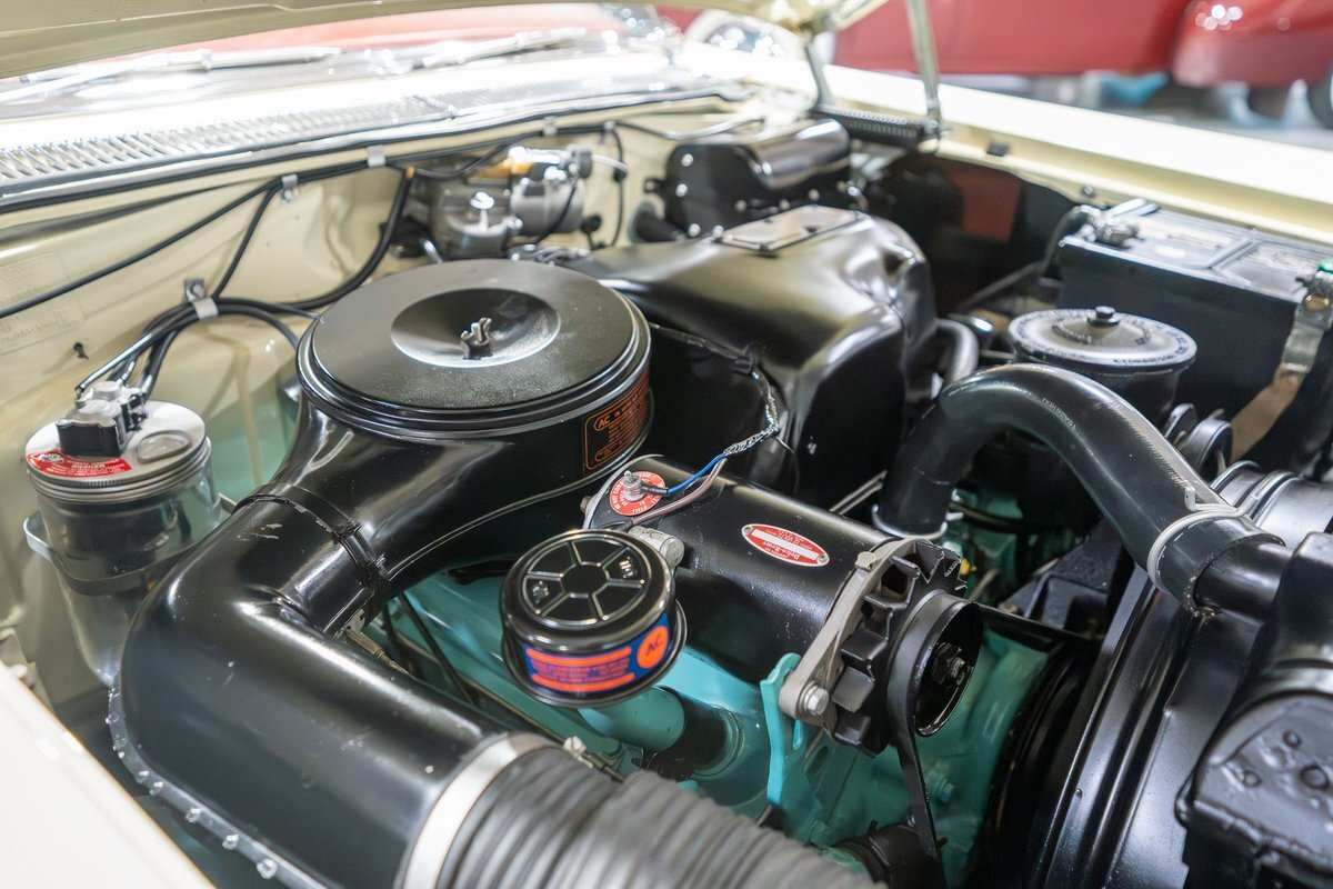Pontiac-Bonneville-1957-Convertible-2