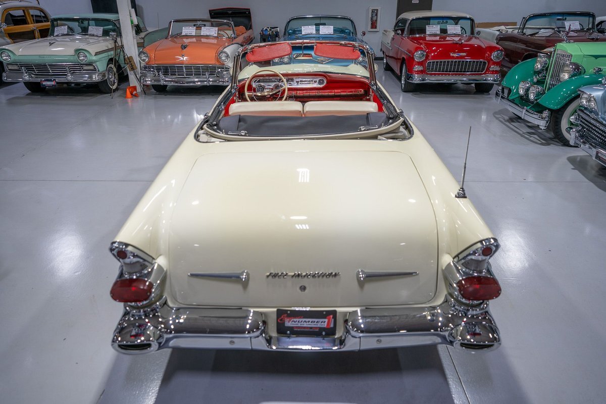 Pontiac-Bonneville-1957-Convertible-9