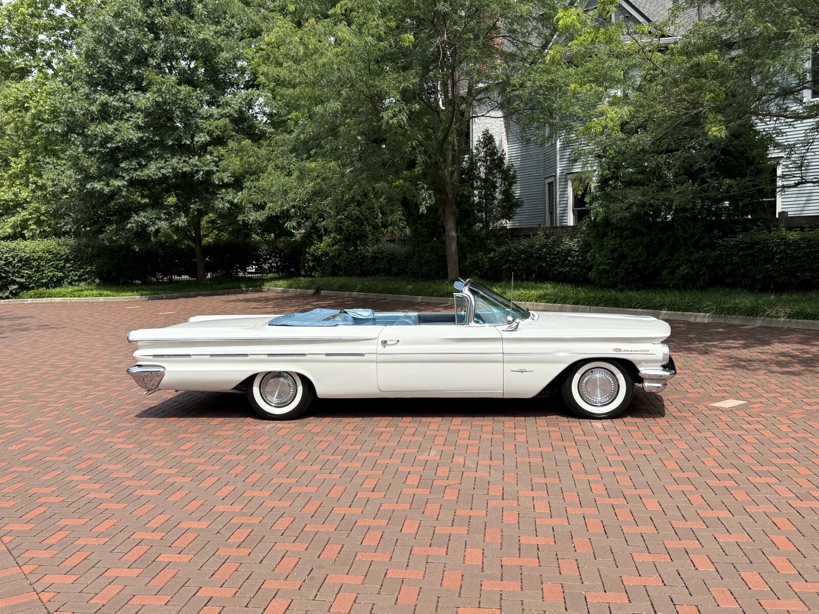 Pontiac-Bonneville-1960-1