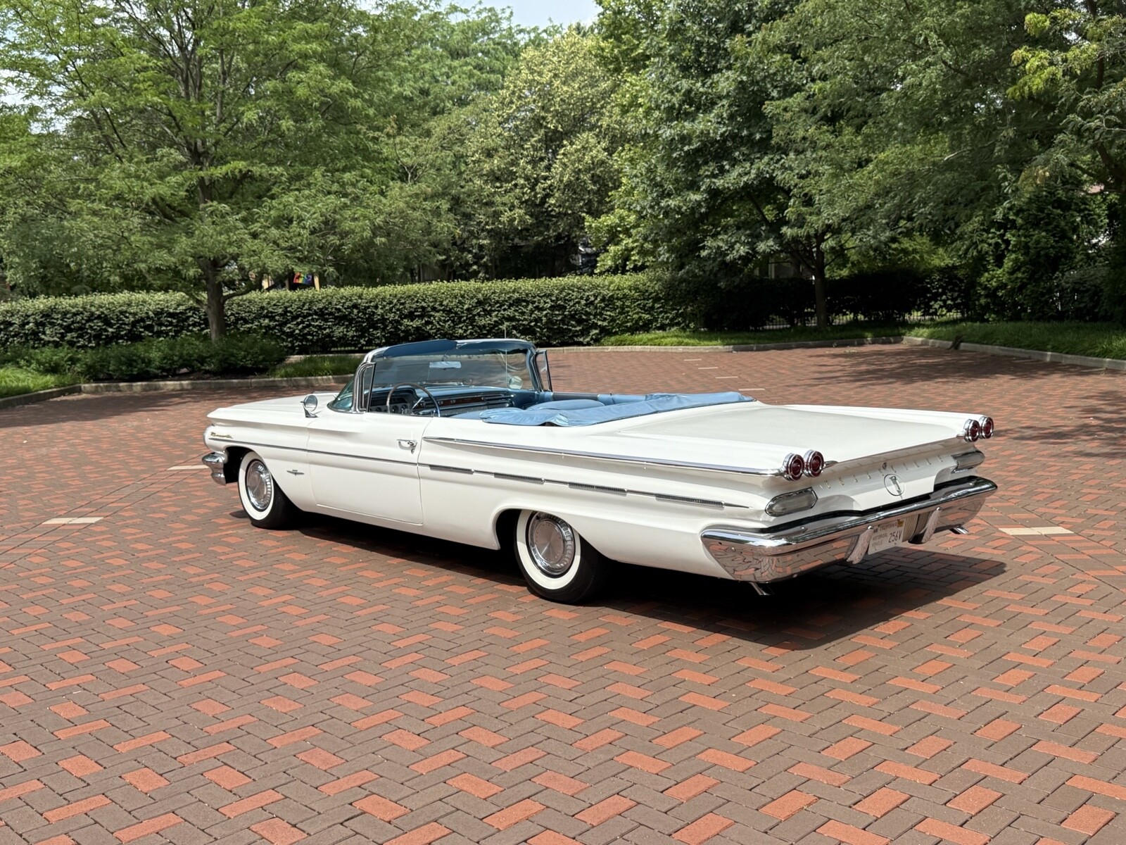 Pontiac-Bonneville-1960-15