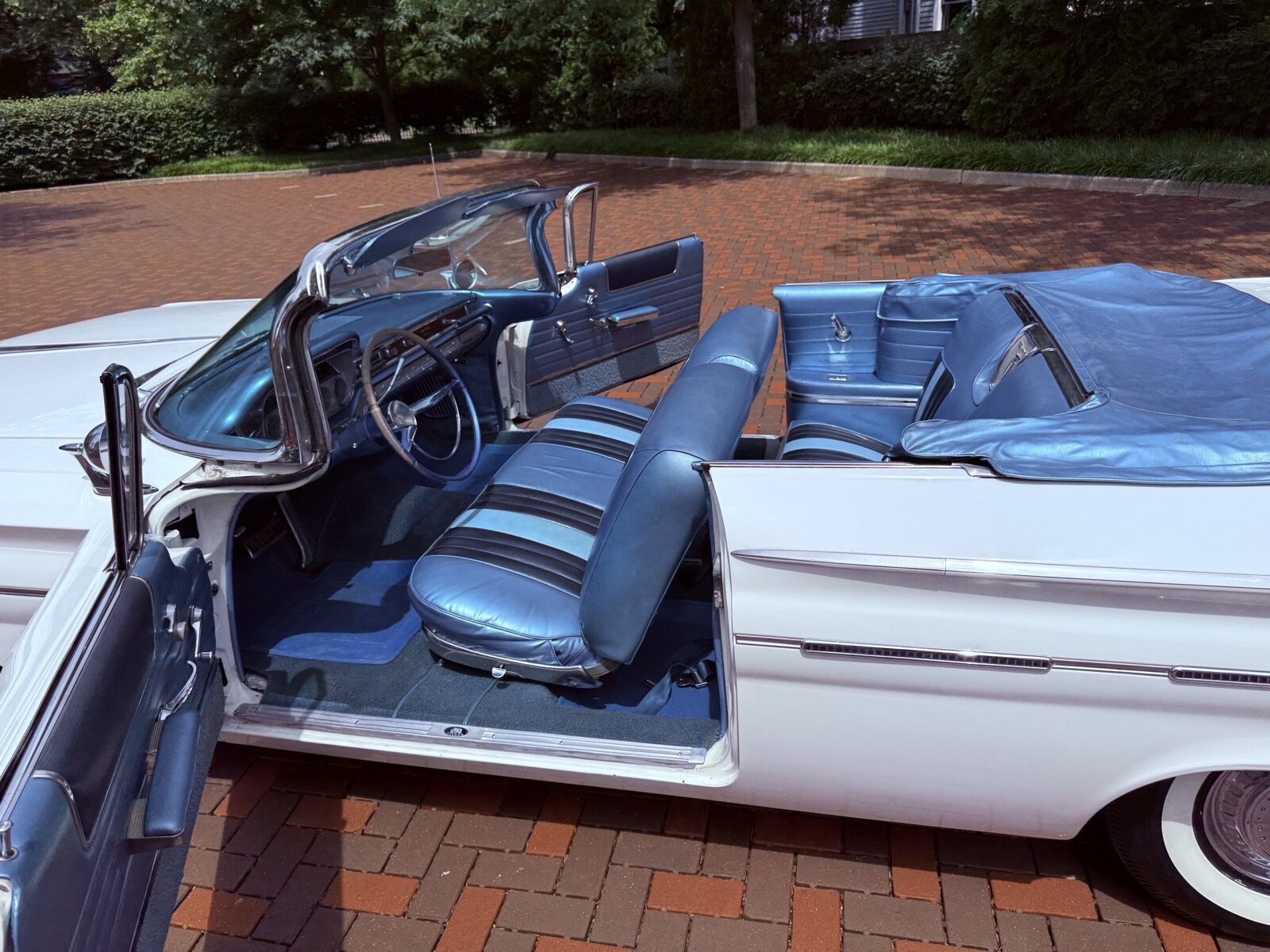 Pontiac-Bonneville-1960-17