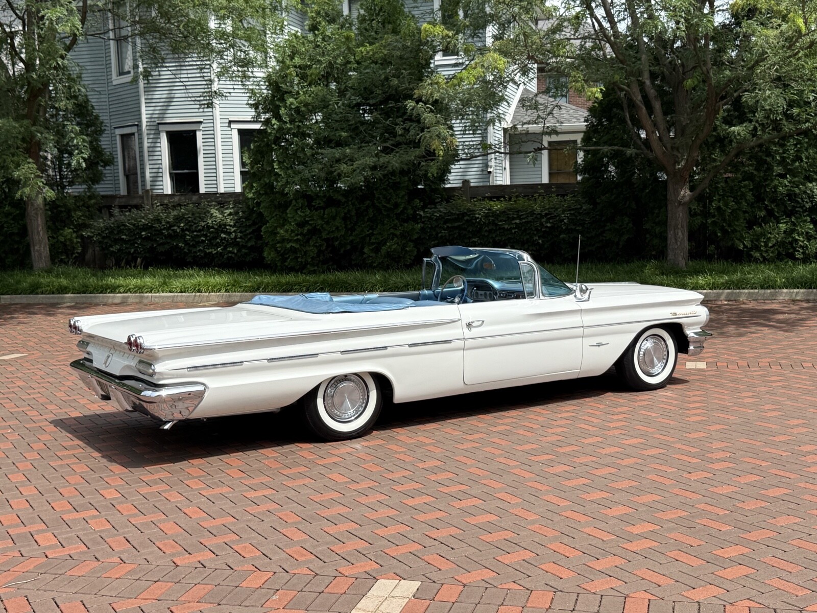 Pontiac-Bonneville-1960-2