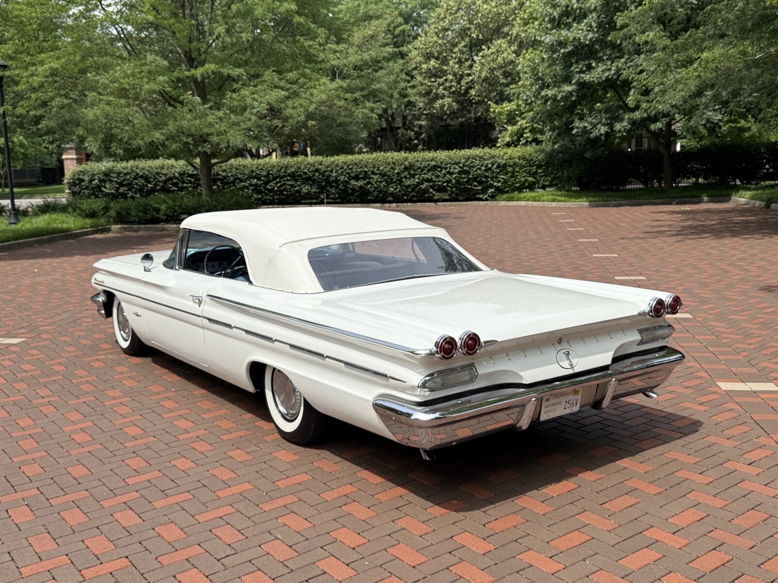 Pontiac-Bonneville-1960-21