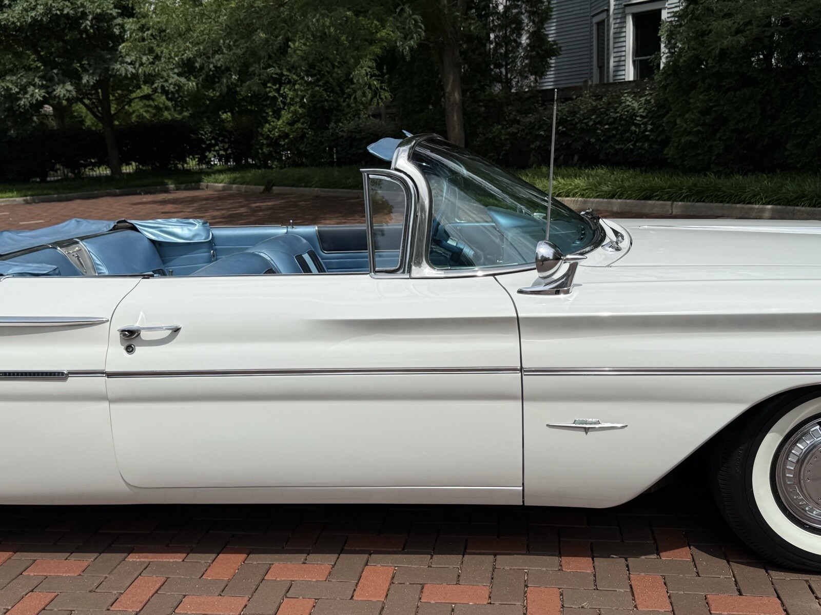 Pontiac-Bonneville-1960-26
