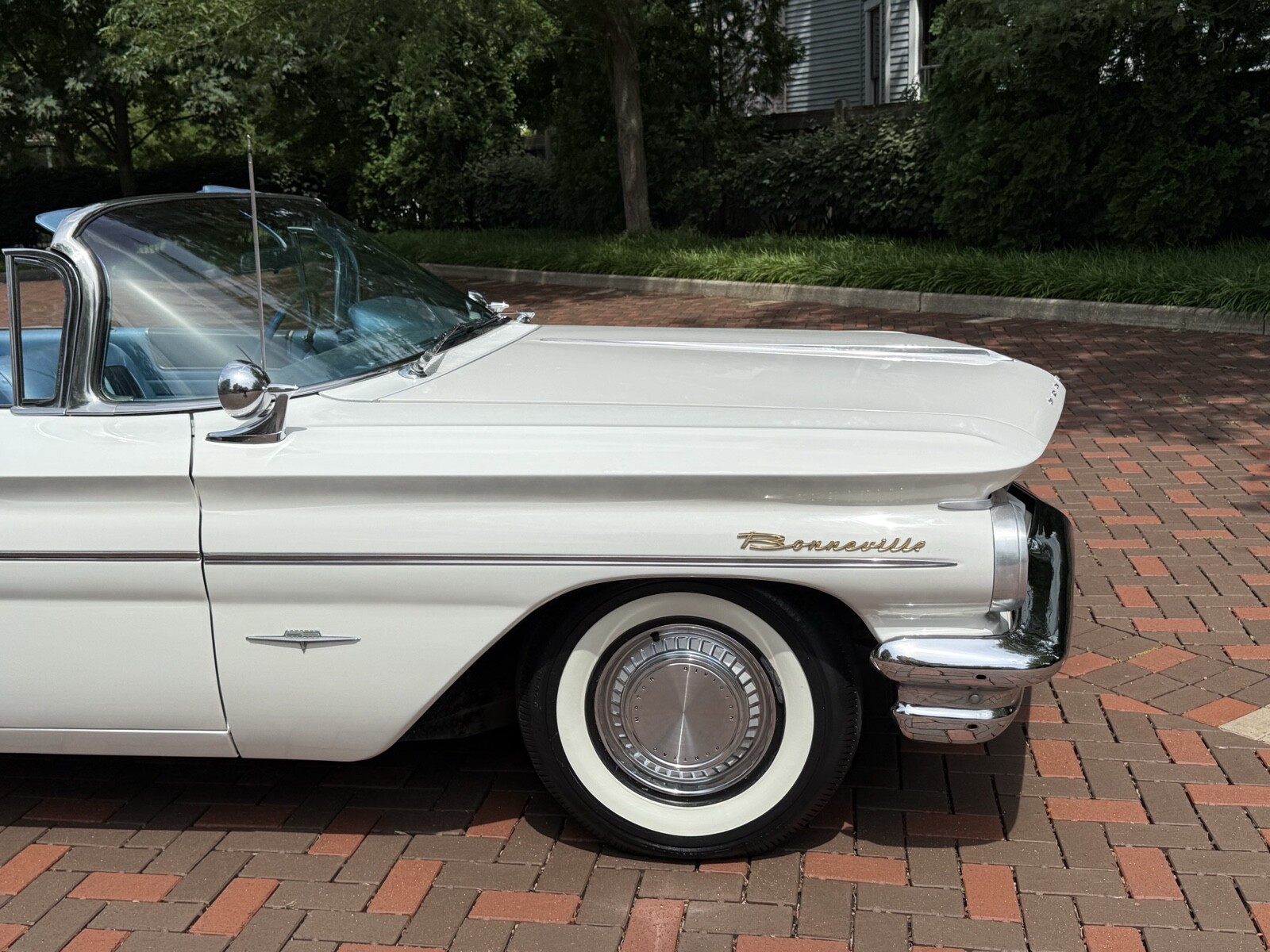 Pontiac-Bonneville-1960-3
