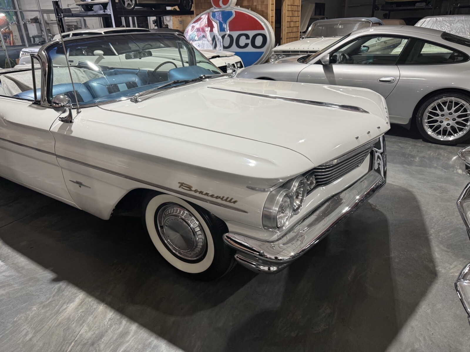 Pontiac-Bonneville-1960-31