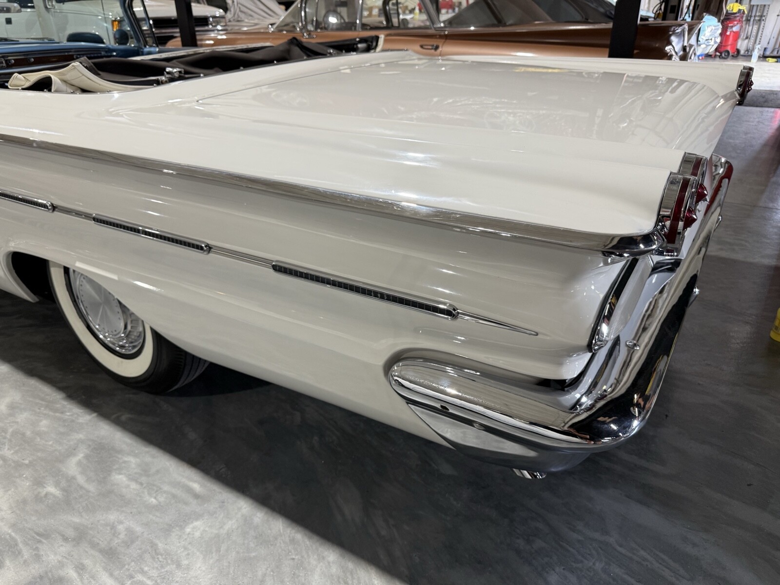 Pontiac-Bonneville-1960-35