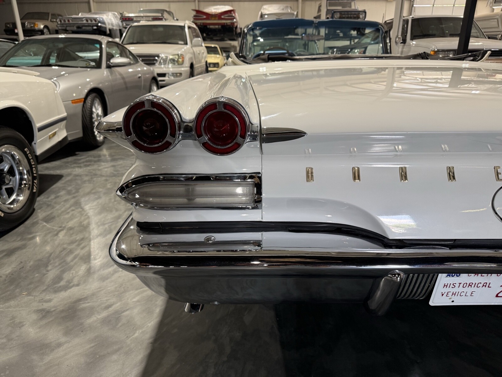 Pontiac-Bonneville-1960-38