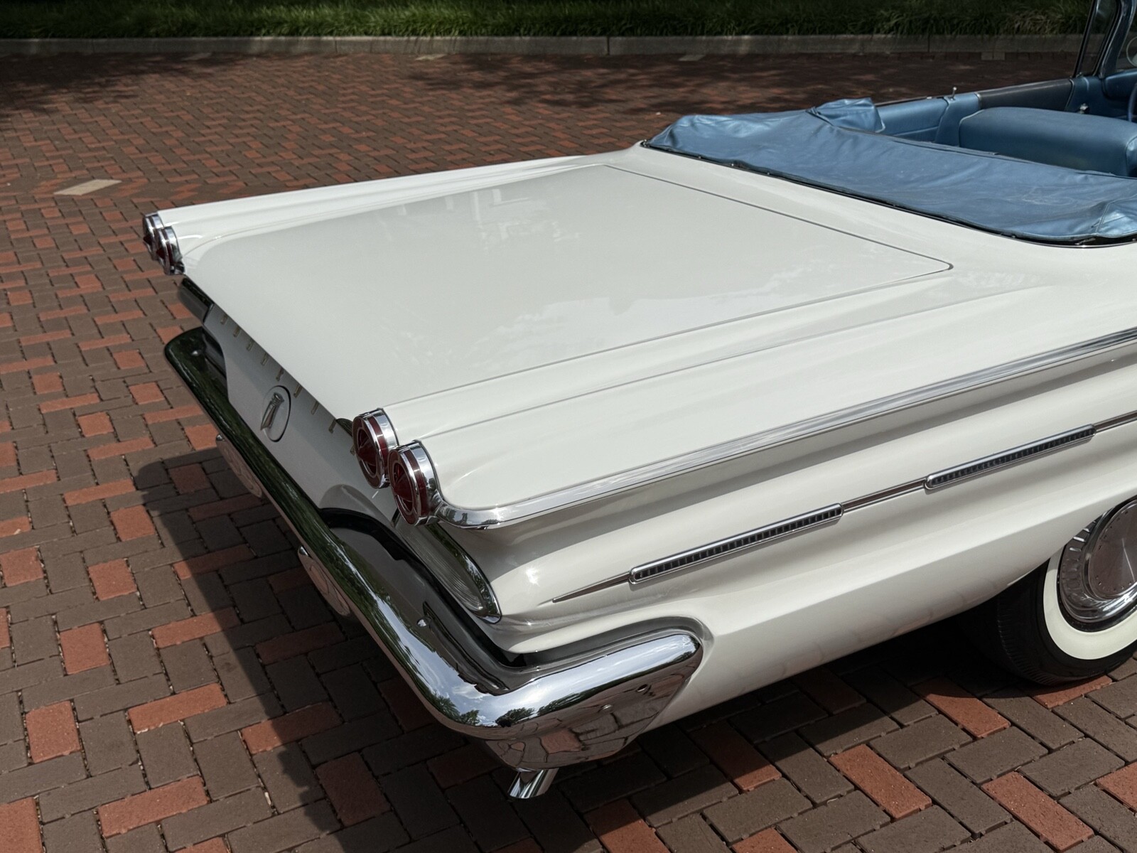 Pontiac-Bonneville-1960-7