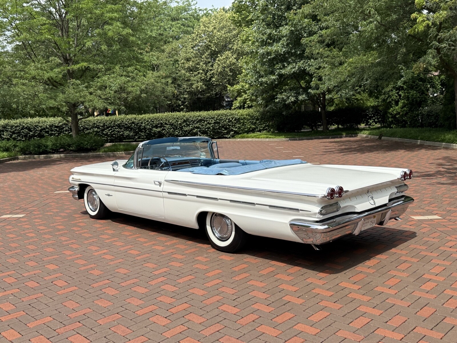 Pontiac-Bonneville-1960-9