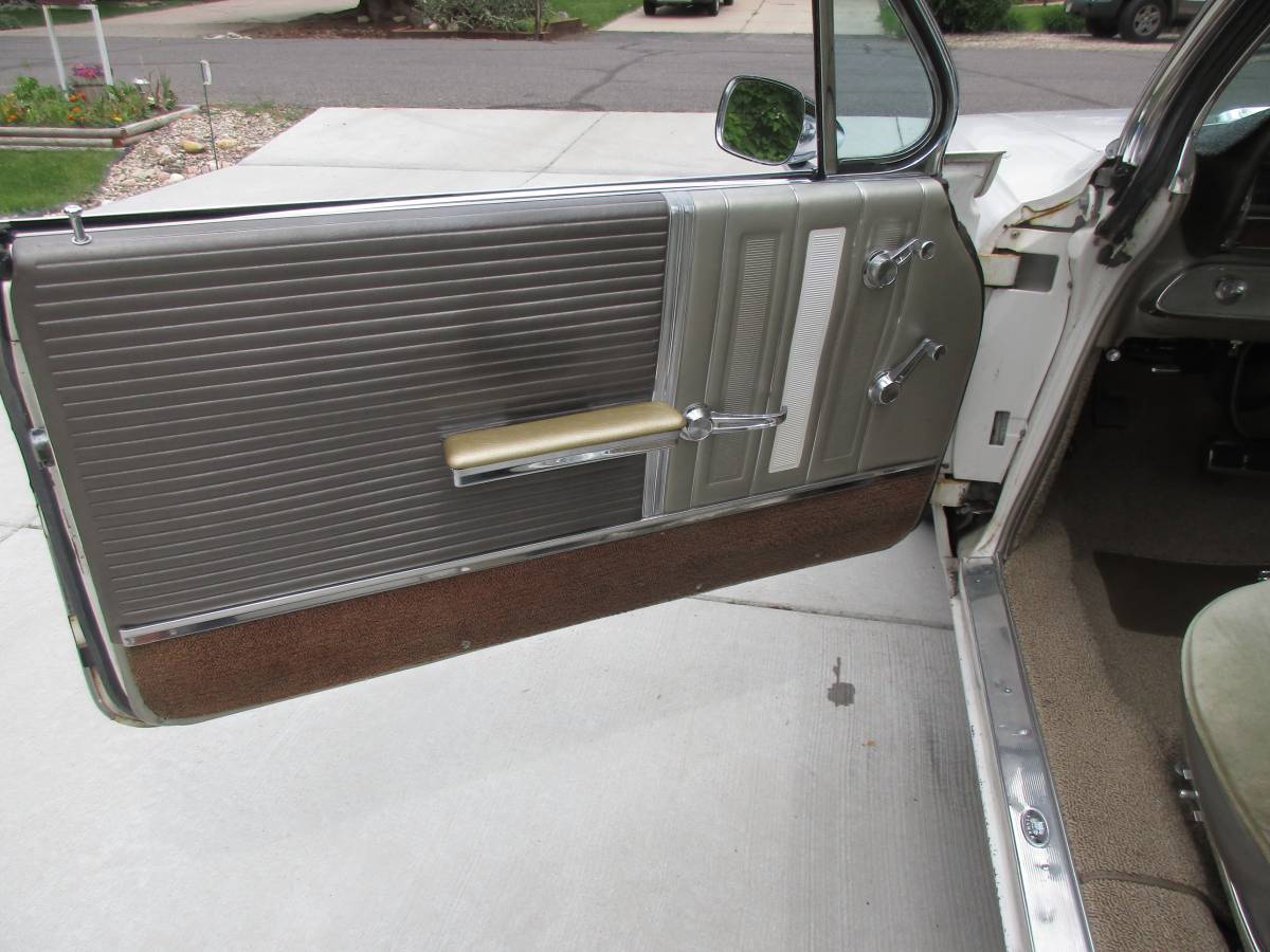 Pontiac-Bonneville-1962-white-23