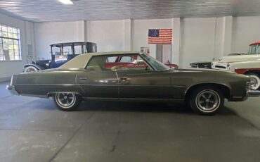 Pontiac-Bonneville-1973-Sedan-1