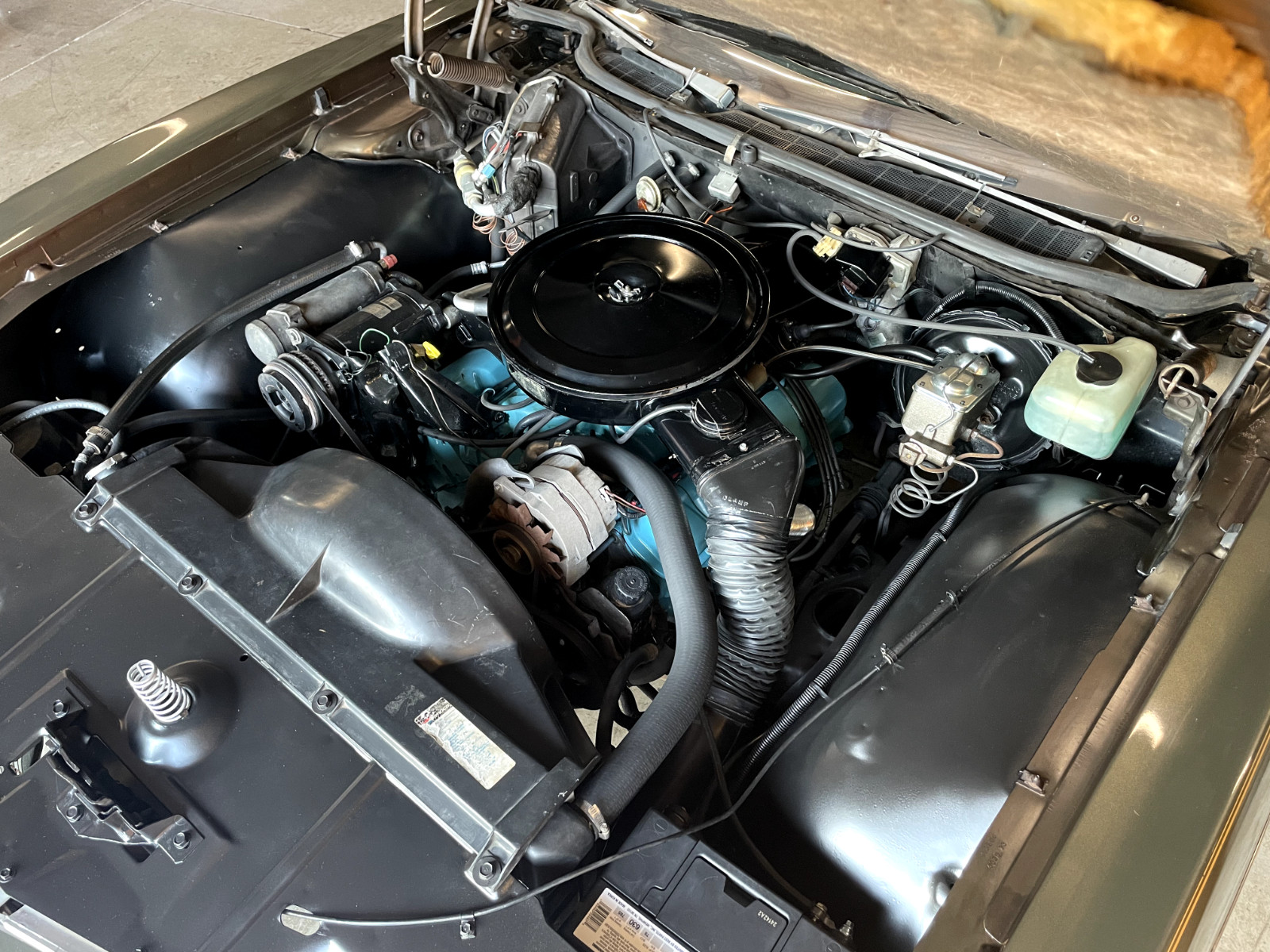 Pontiac-Bonneville-1973-Sedan-13