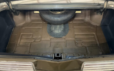 Pontiac-Bonneville-1973-Sedan-18