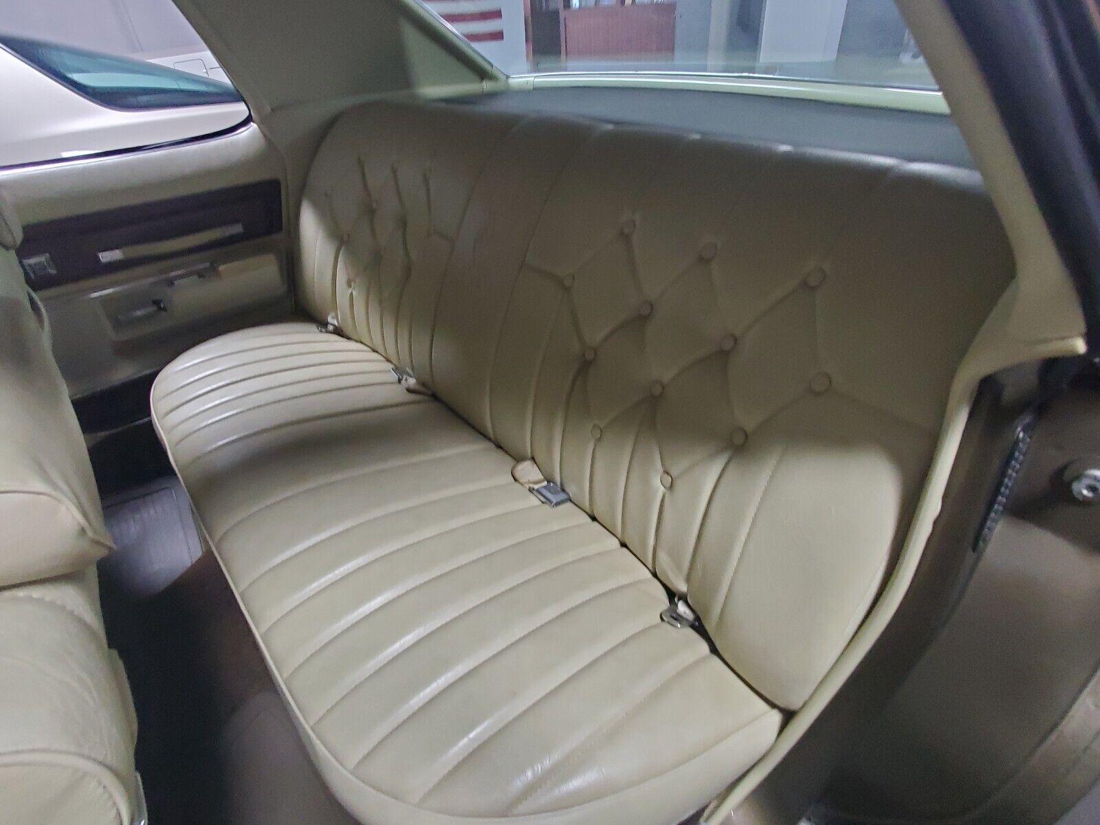 Pontiac-Bonneville-1973-Sedan-22