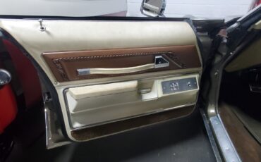 Pontiac-Bonneville-1973-Sedan-23