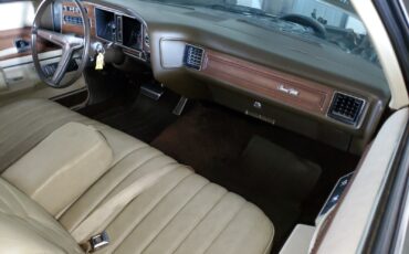 Pontiac-Bonneville-1973-Sedan-26