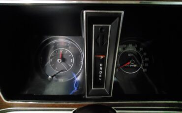 Pontiac-Bonneville-1973-Sedan-29