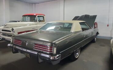 Pontiac-Bonneville-1973-Sedan-3