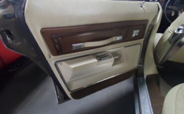 Pontiac-Bonneville-1973-Sedan-31