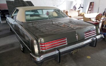 Pontiac-Bonneville-1973-Sedan-33