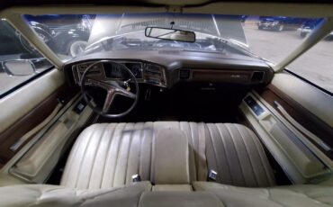 Pontiac-Bonneville-1973-Sedan-34