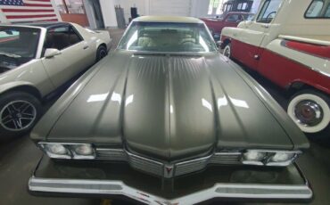 Pontiac-Bonneville-1973-Sedan